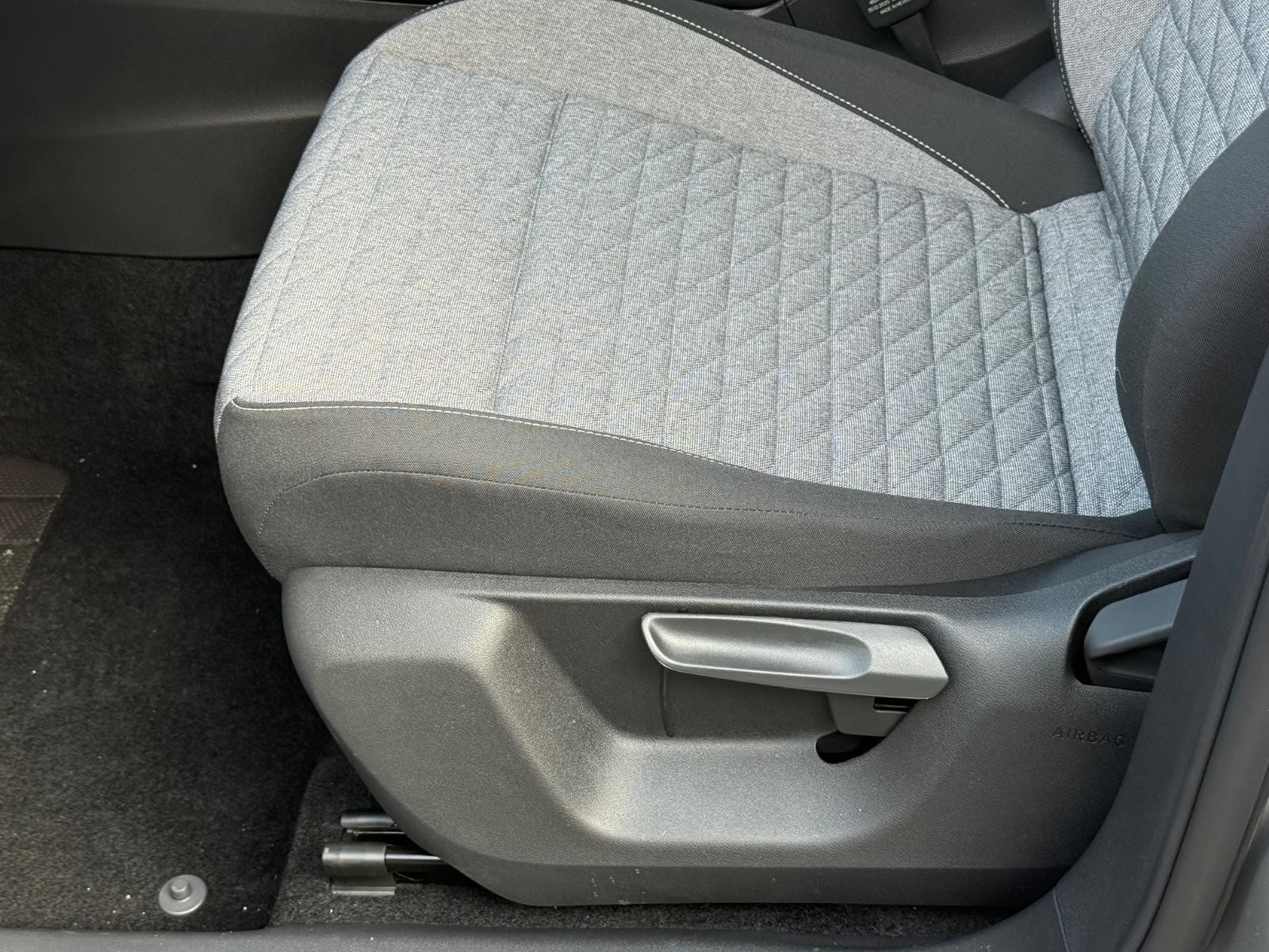 Volkswagen Tiguan Vehicle Image 16