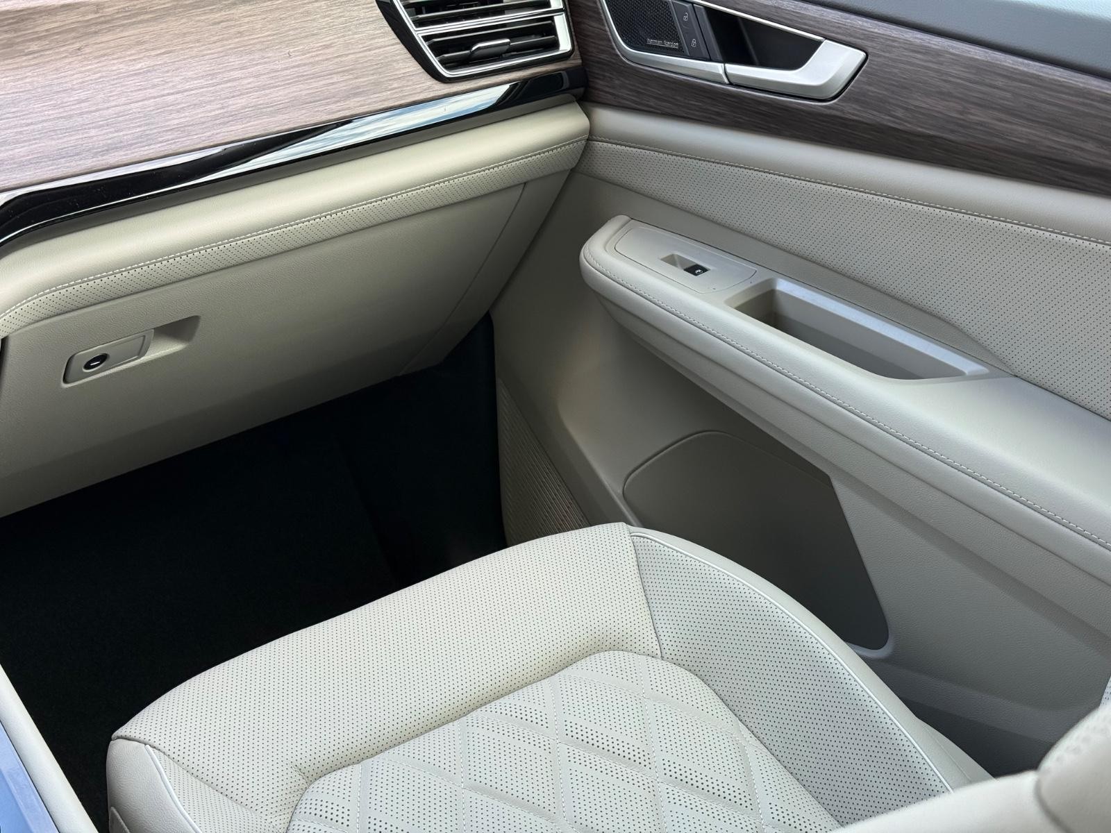 Volkswagen Atlas Vehicle Image 11