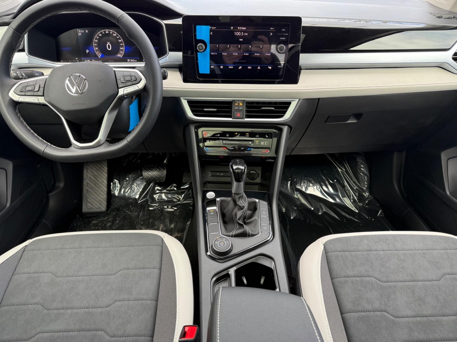 Volkswagen Taos Vehicle Image 06