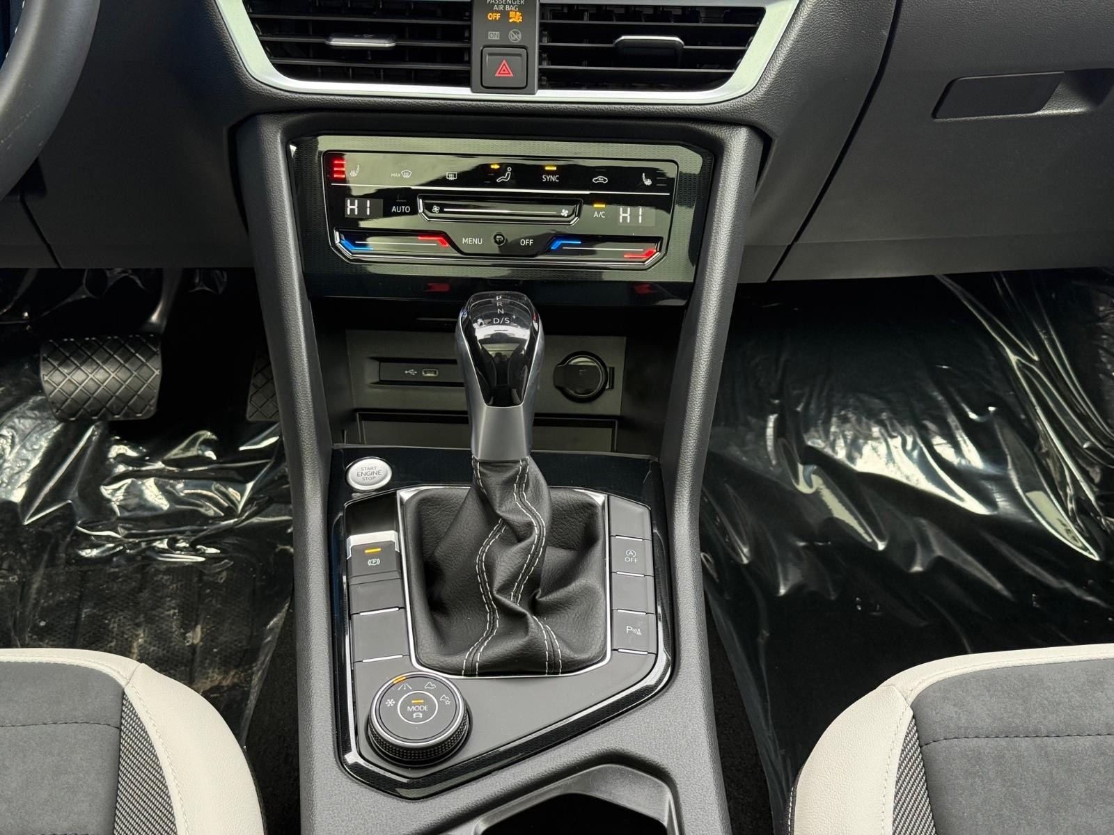 Volkswagen Taos Vehicle Image 08