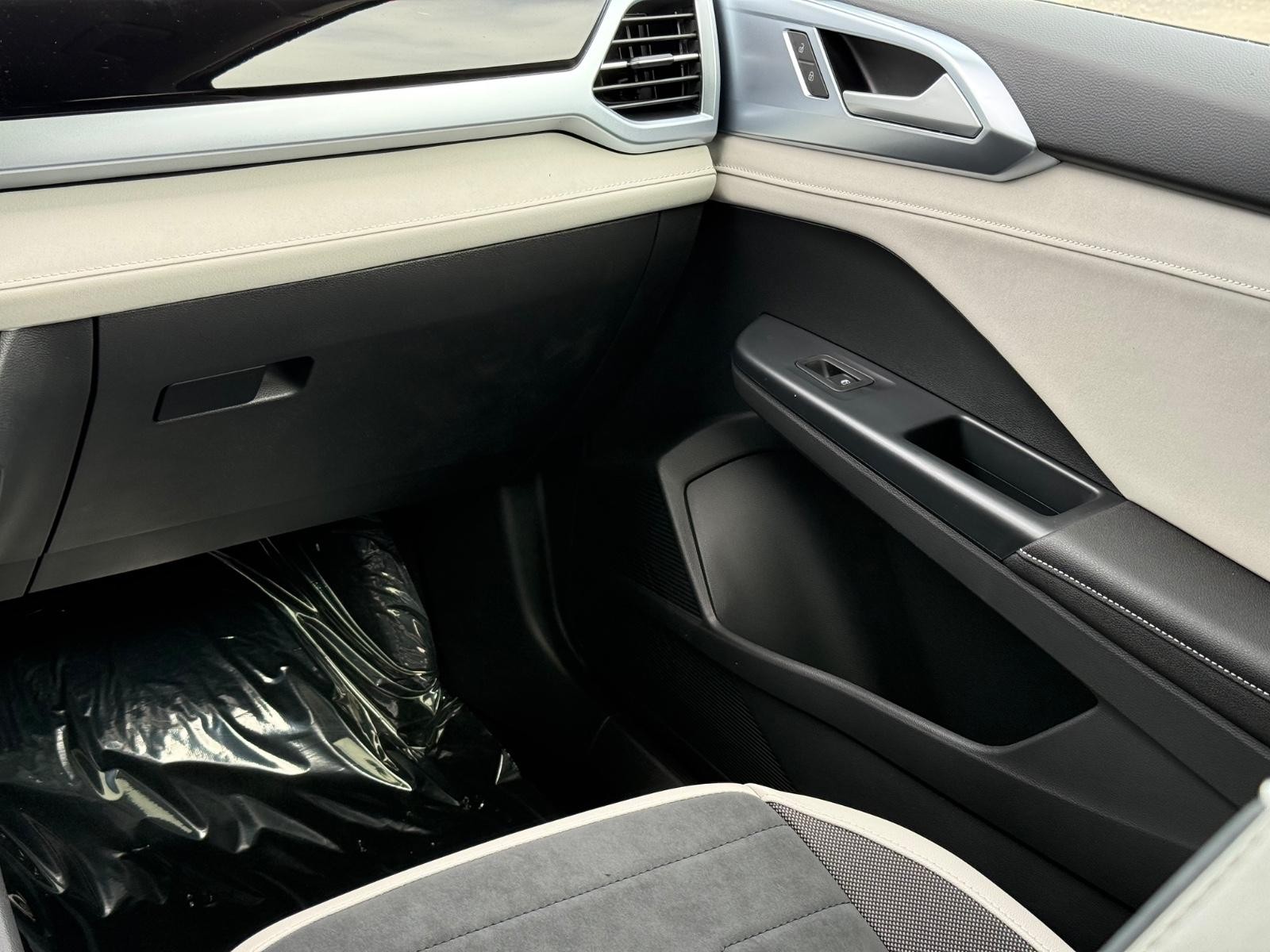 Volkswagen Taos Vehicle Image 10