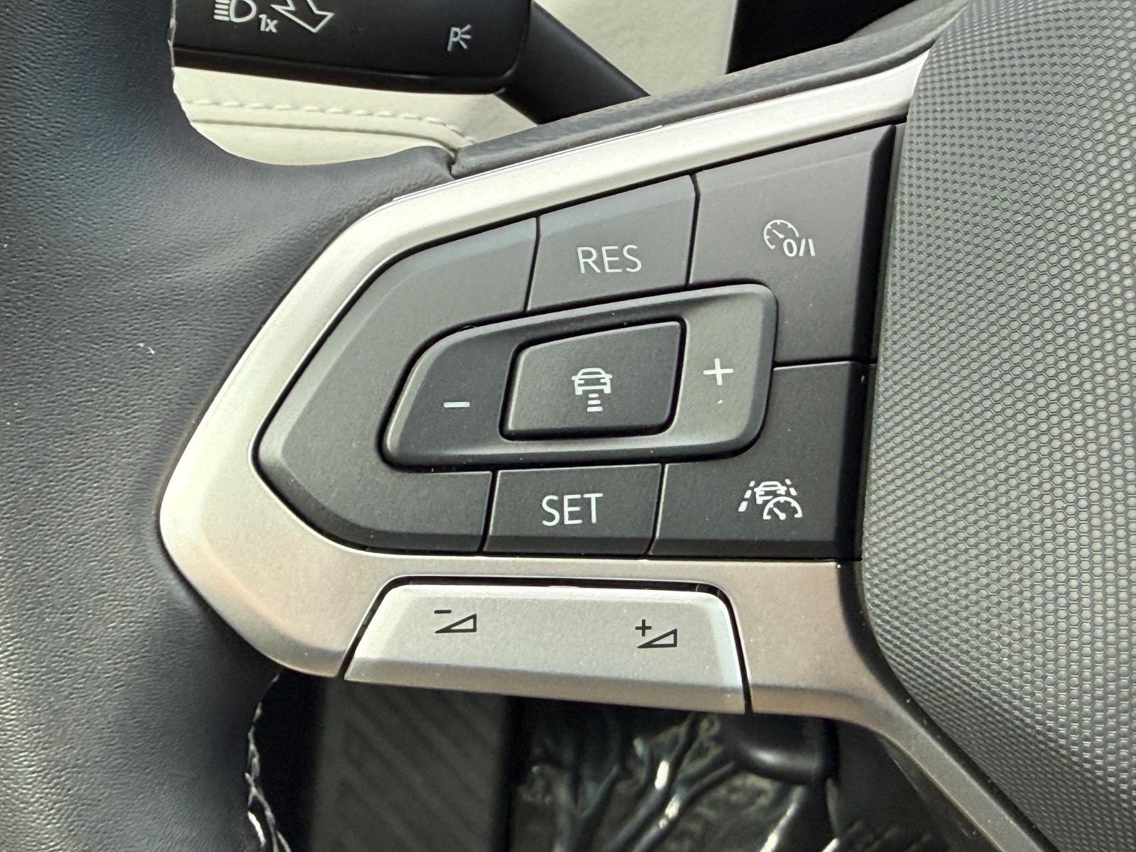 Volkswagen Taos Vehicle Image 11