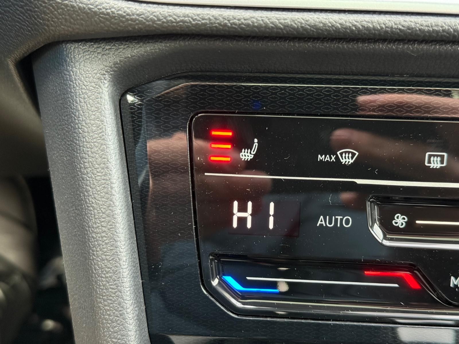 Volkswagen Taos Vehicle Image 14