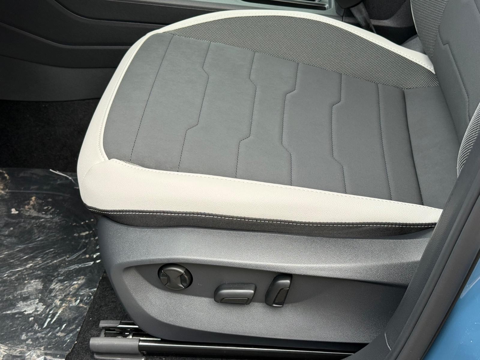 Volkswagen Taos Vehicle Image 16