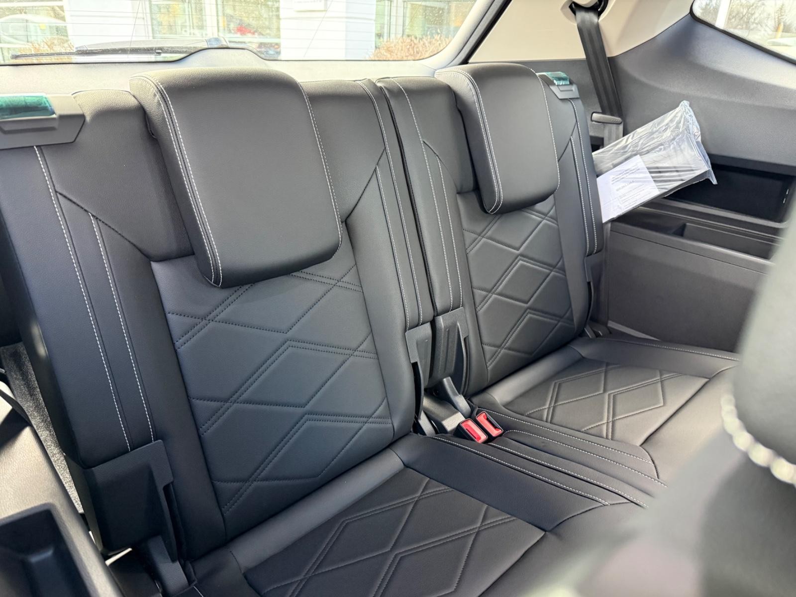 Volkswagen Atlas Vehicle Image 06