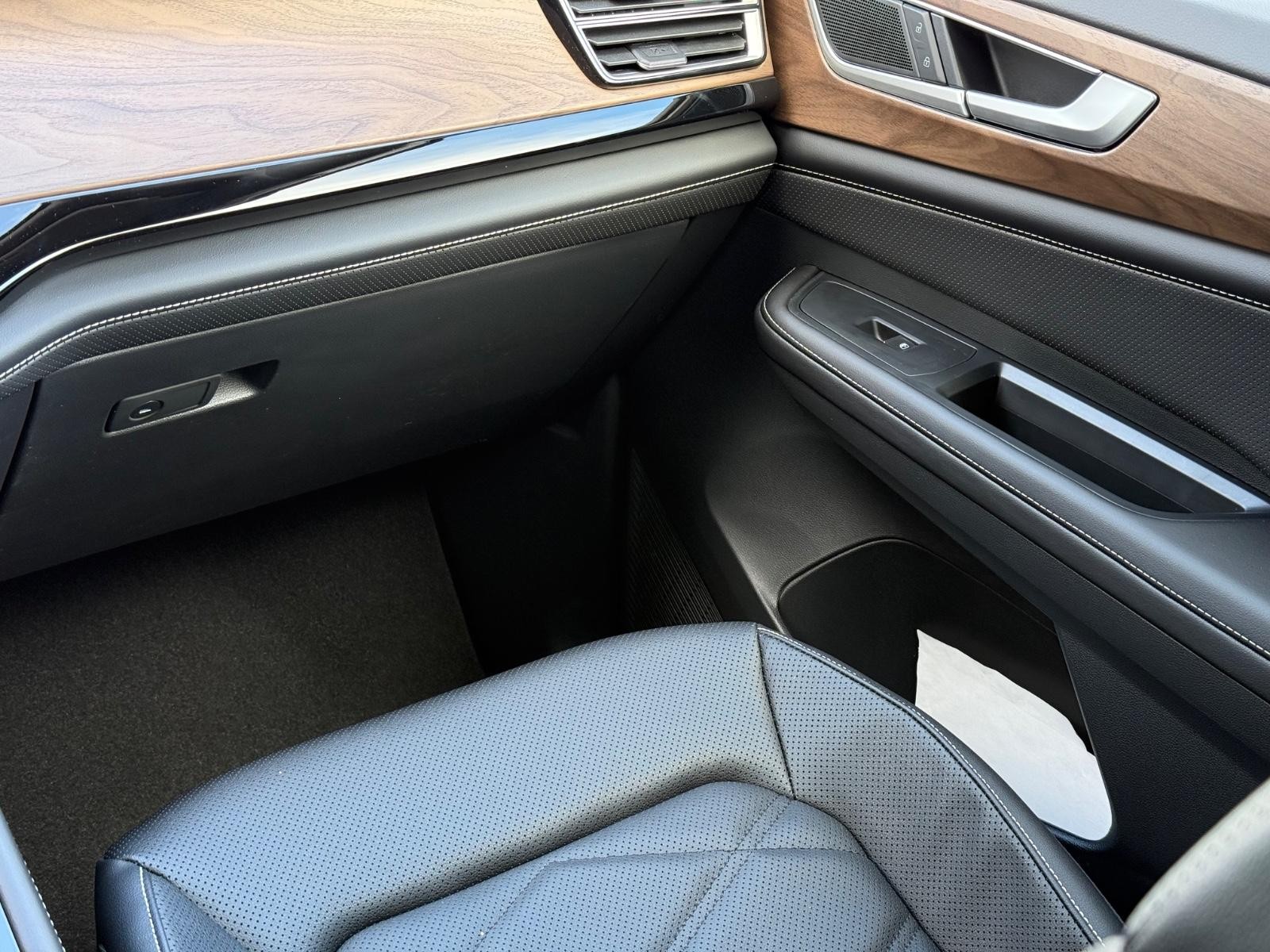 Volkswagen Atlas Vehicle Image 11