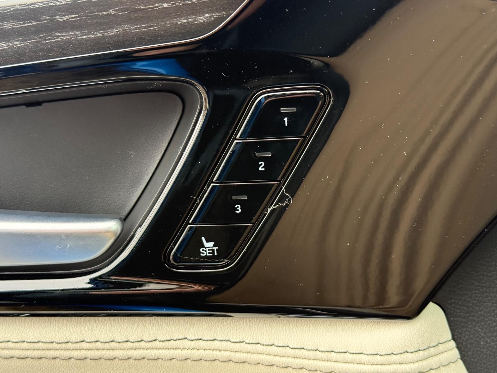 Acura MDX Vehicle Image 10