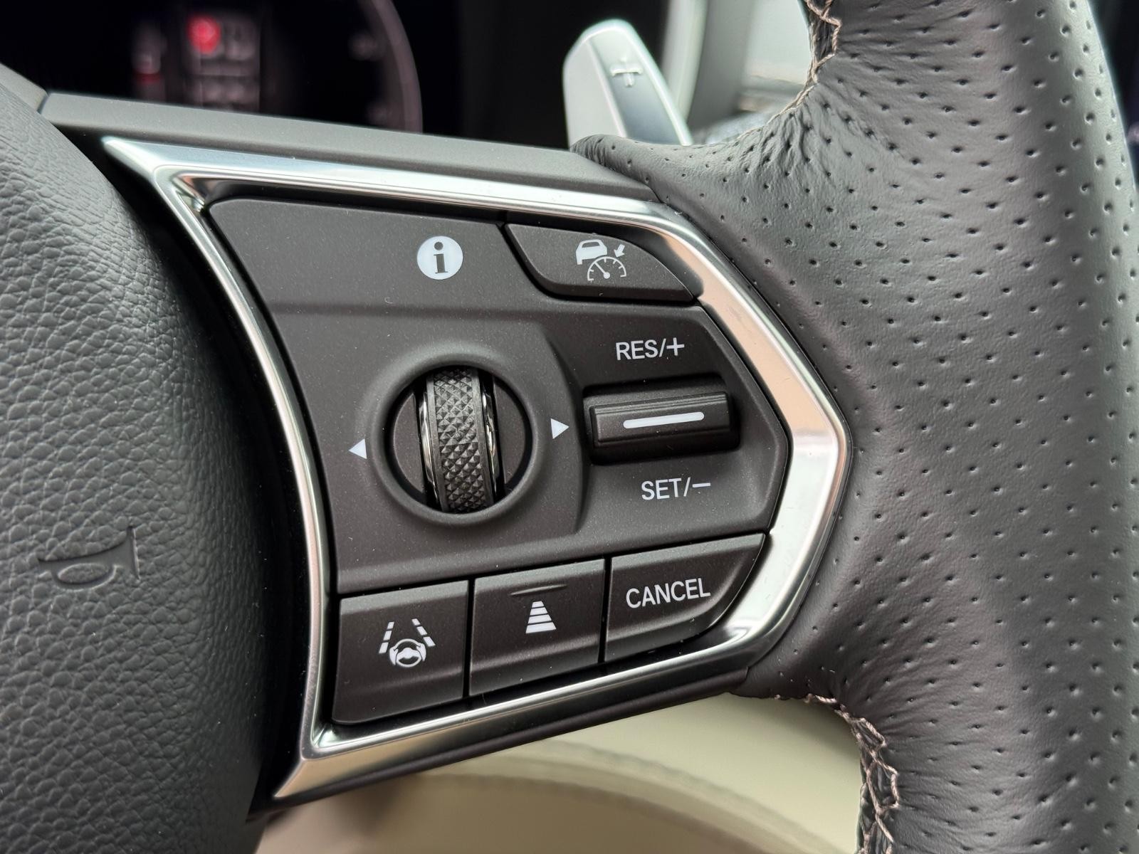 Acura MDX Vehicle Image 12