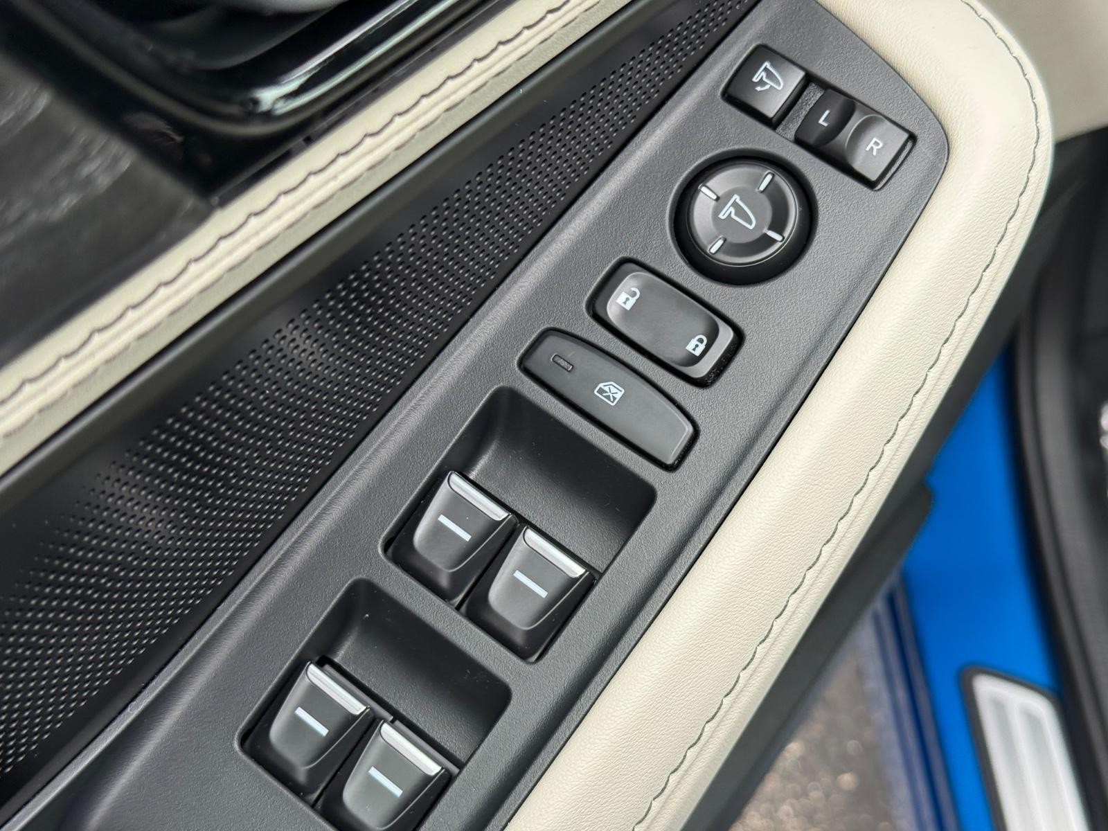 Acura MDX Vehicle Image 15