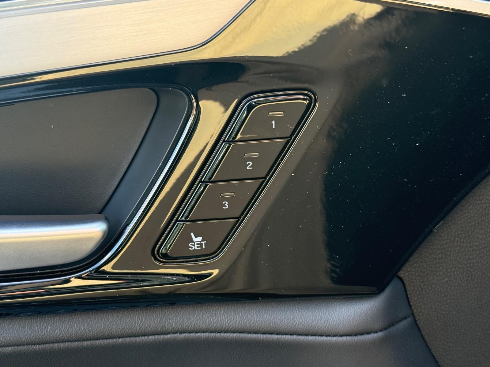 Acura MDX Vehicle Image 11
