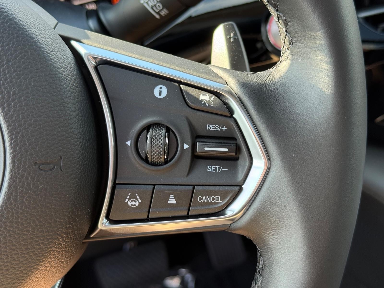 Acura MDX Vehicle Image 13
