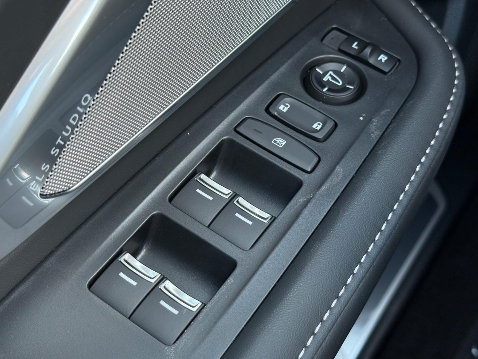 Acura RDX Vehicle Image 16