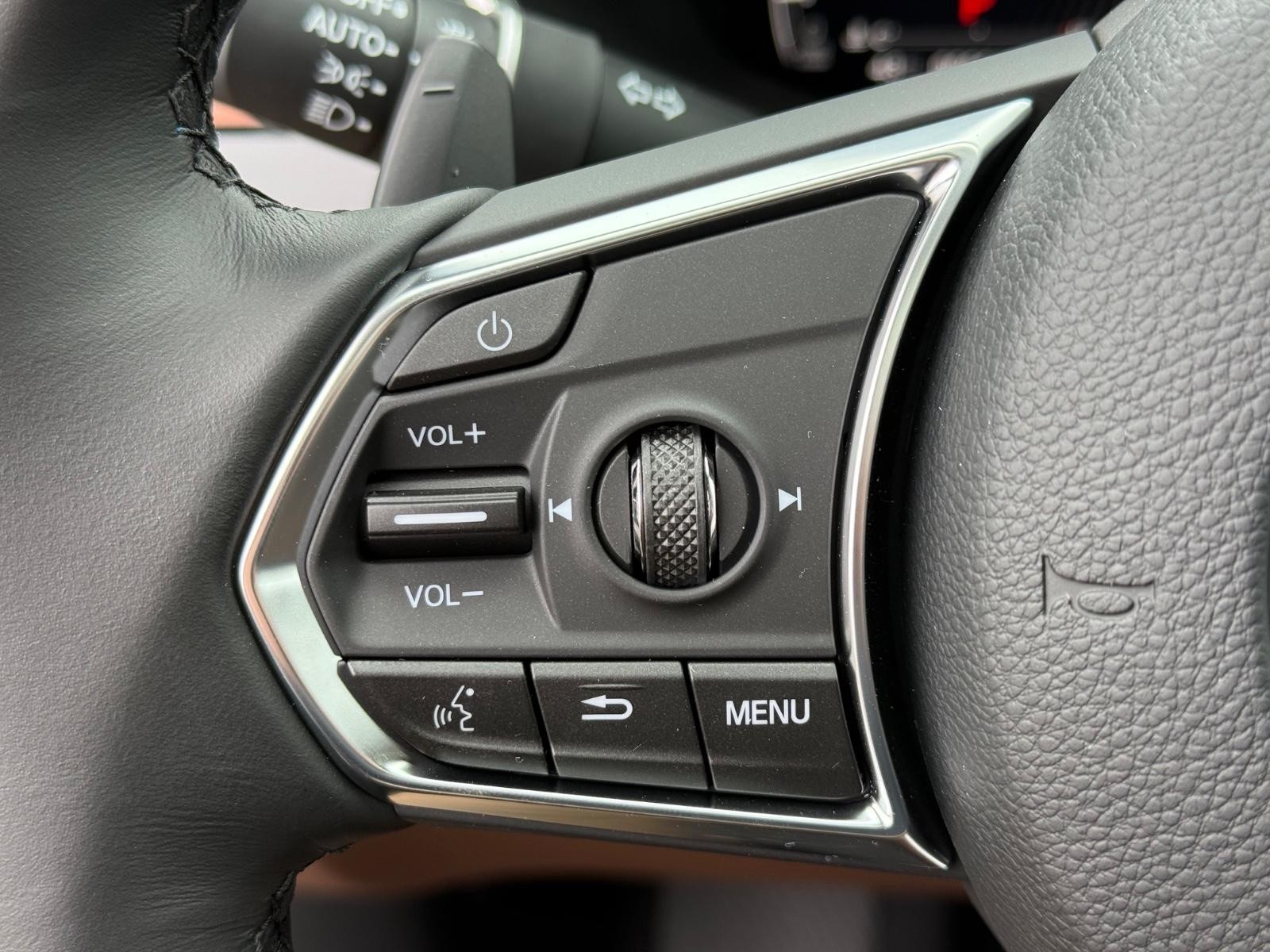 Acura MDX Vehicle Image 12