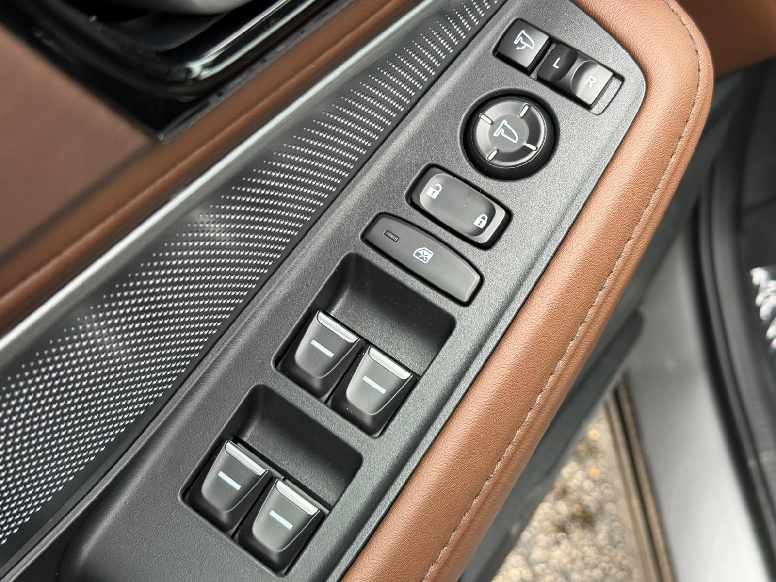 Acura MDX Vehicle Image 16