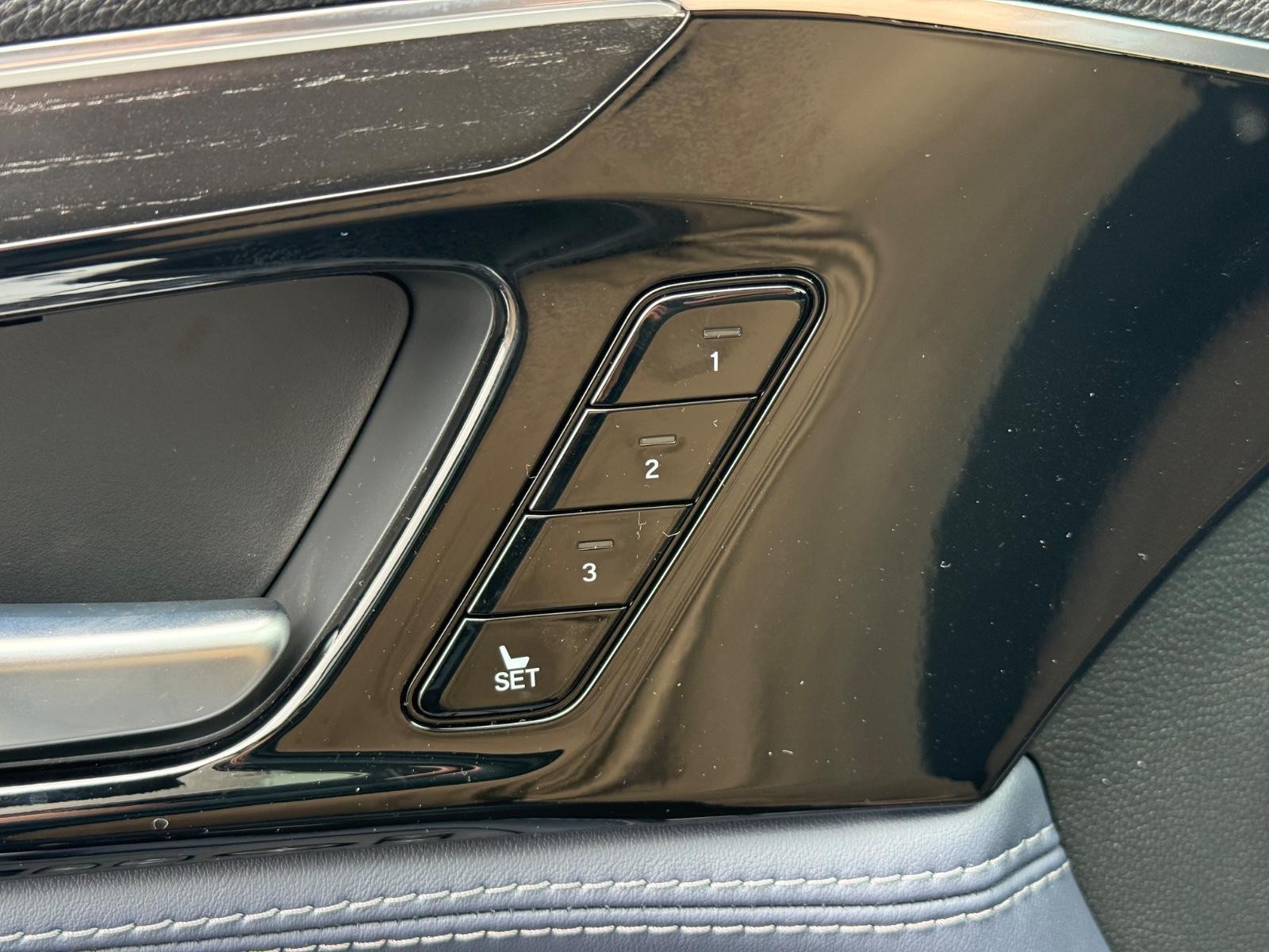 Acura MDX Vehicle Image 11