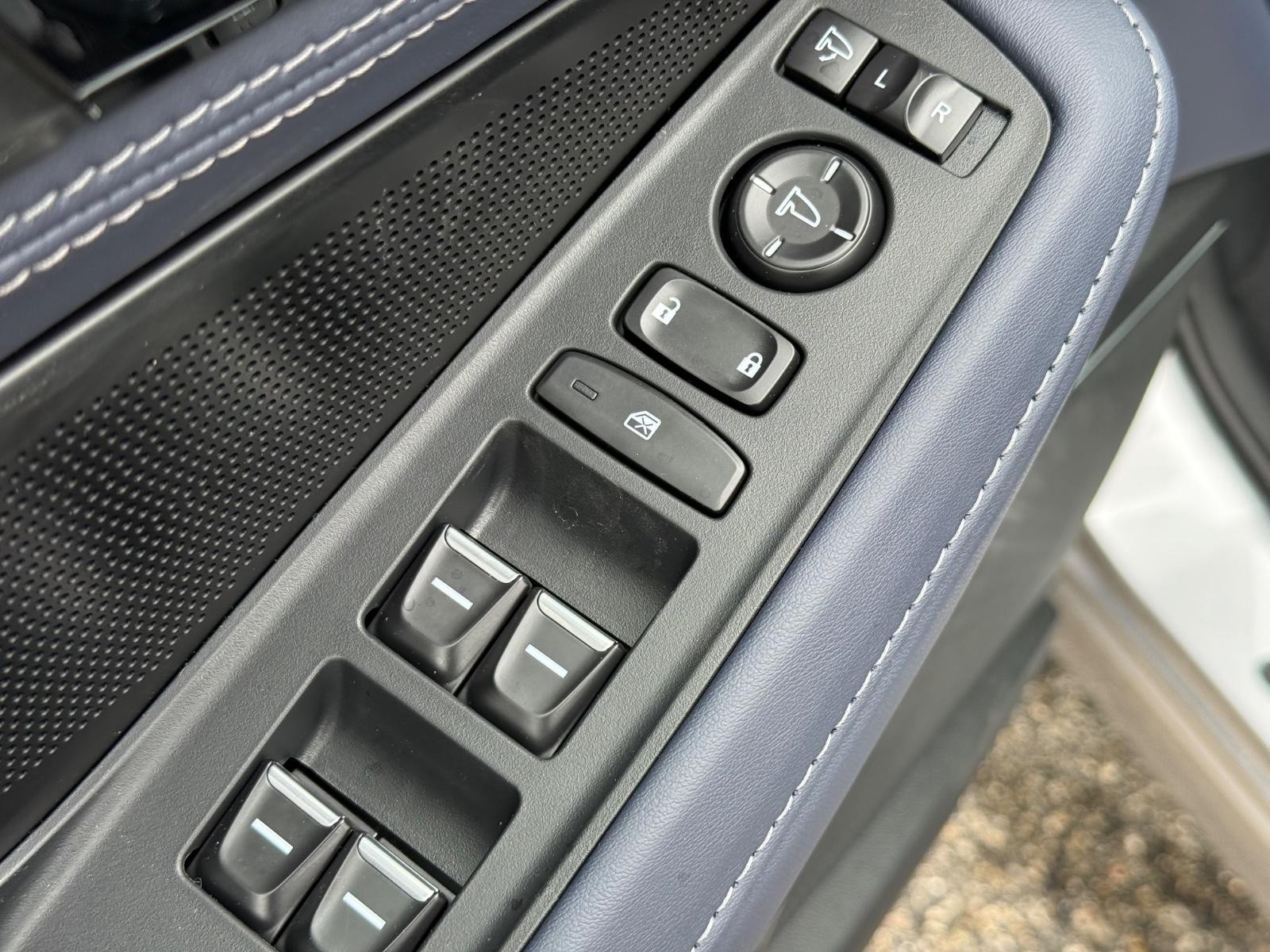 Acura MDX Vehicle Image 16