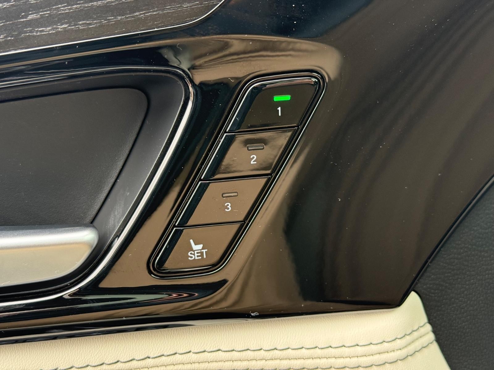 Acura MDX Vehicle Image 10