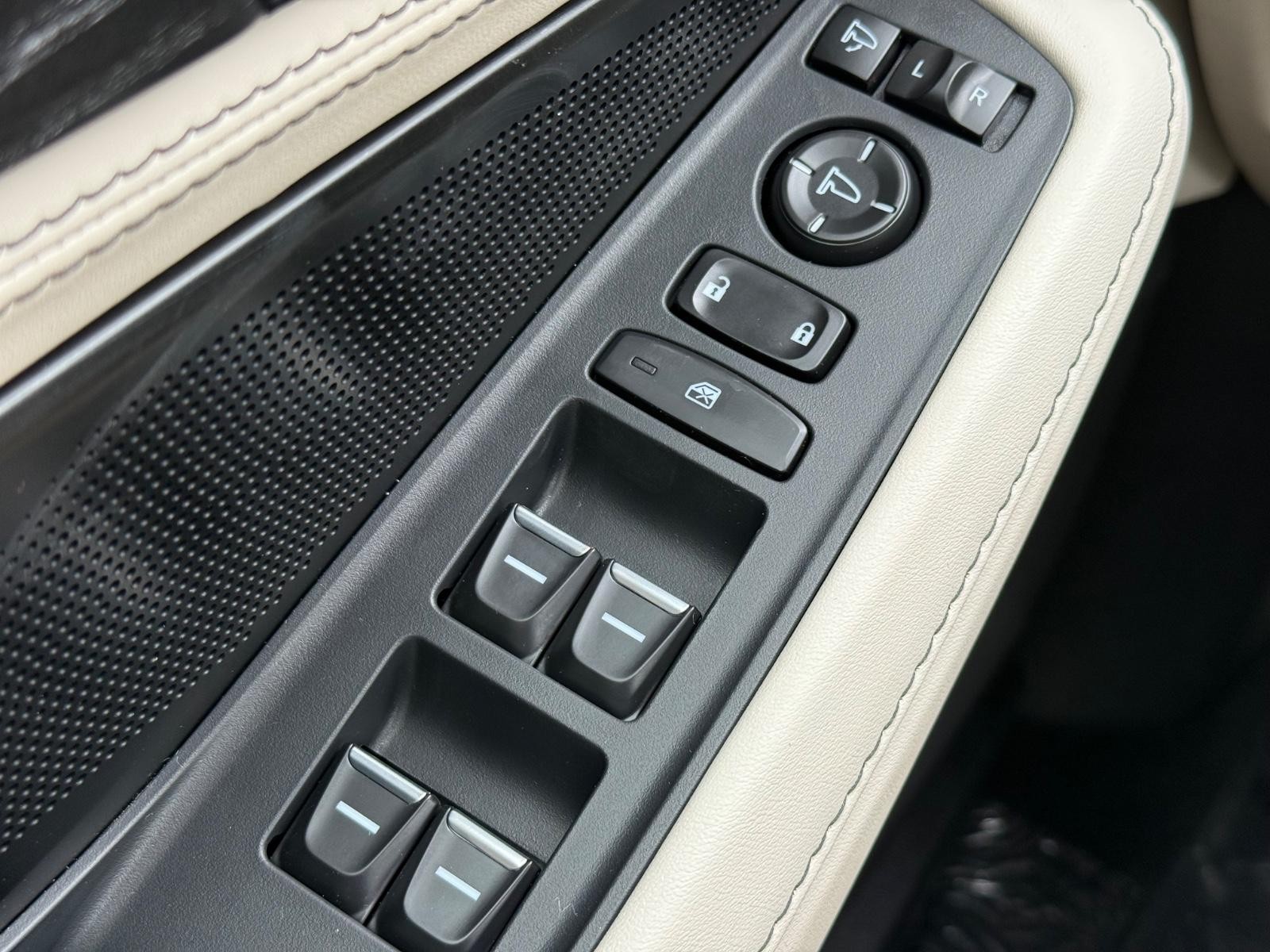 Acura MDX Vehicle Image 15