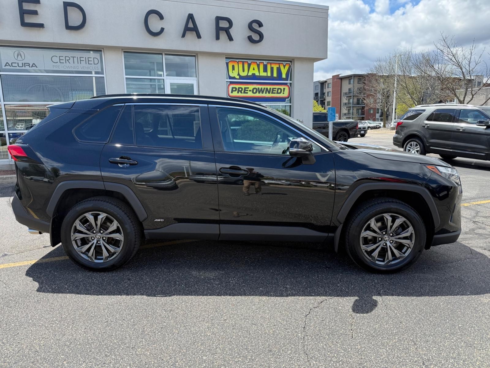 Toyota RAV4 Vehicle Image 02