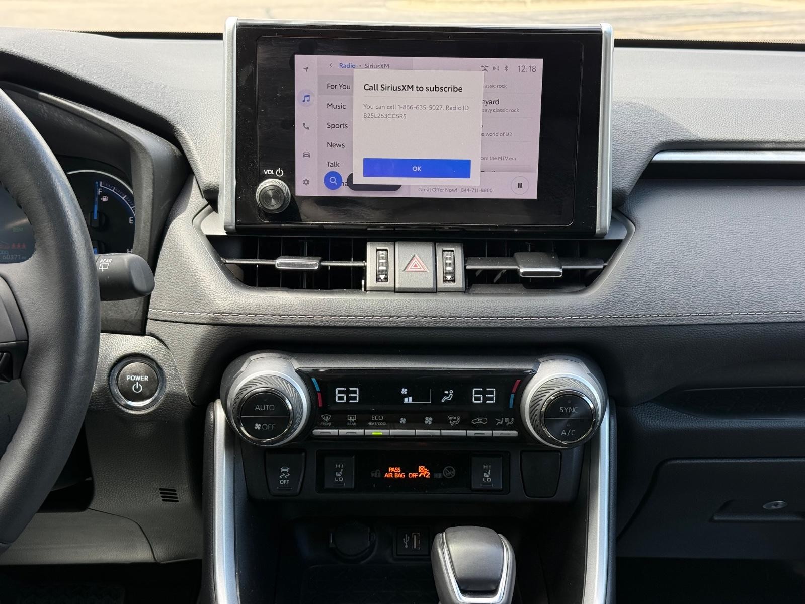 Toyota RAV4 Vehicle Image 12