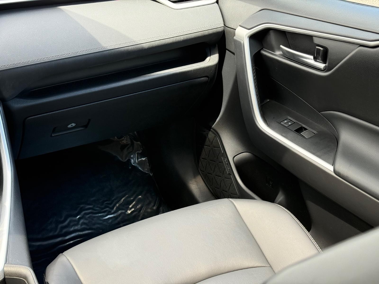 Toyota RAV4 Vehicle Image 15