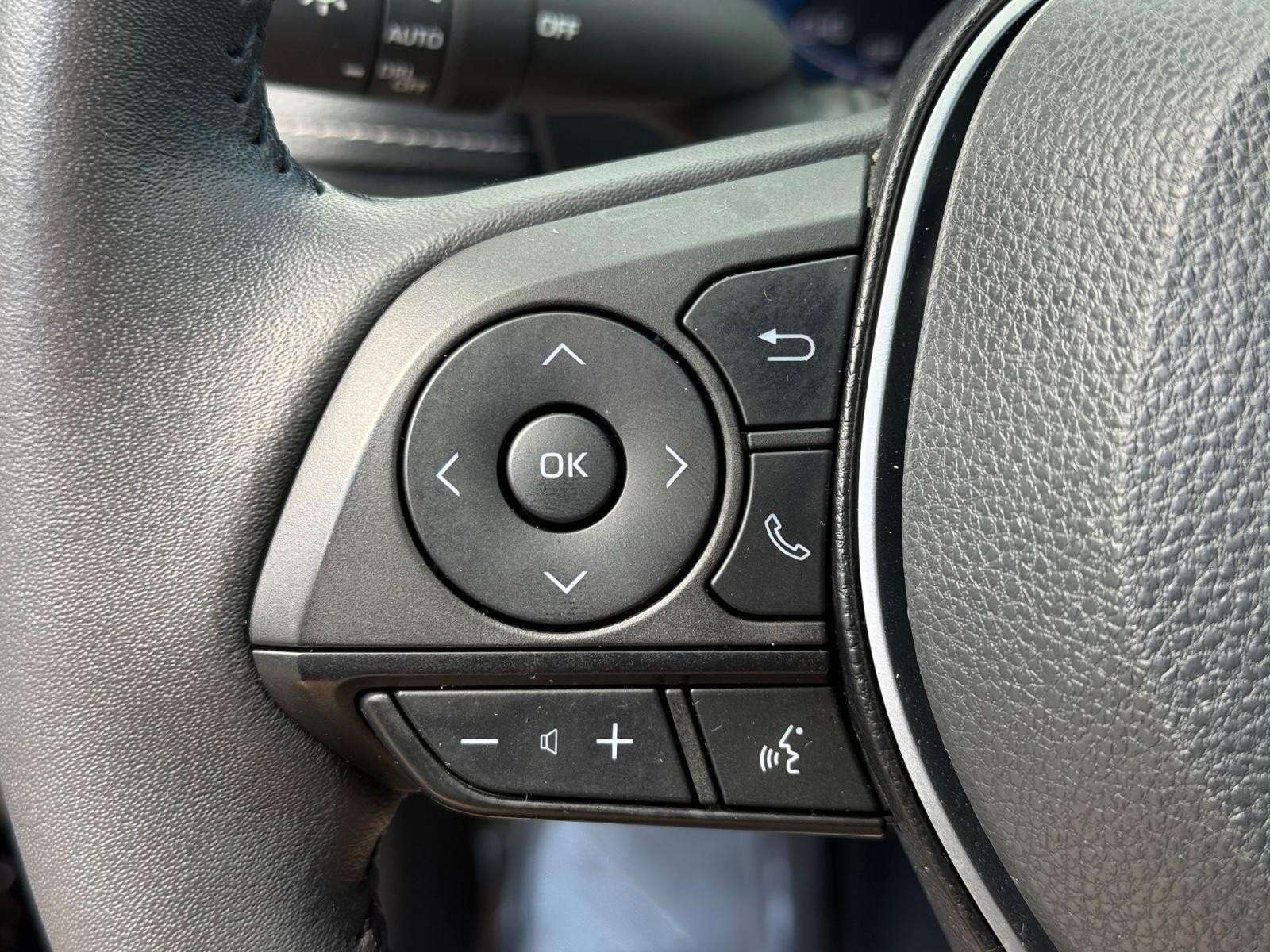 Toyota RAV4 Vehicle Image 18