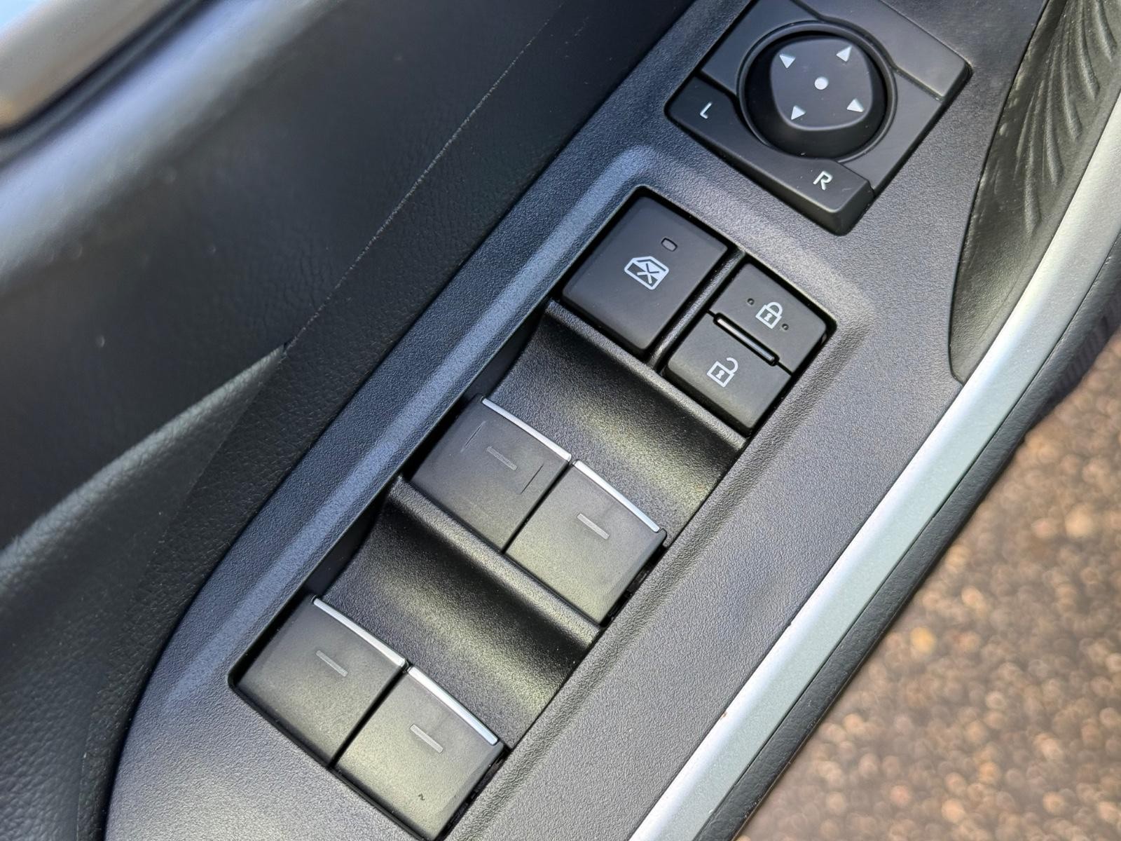 Toyota RAV4 Vehicle Image 23