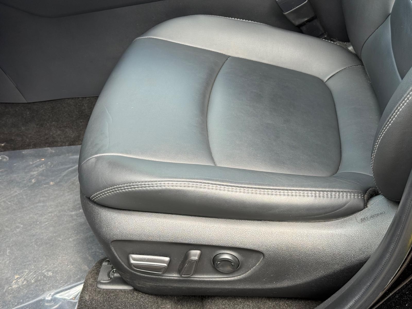 Toyota RAV4 Vehicle Image 24