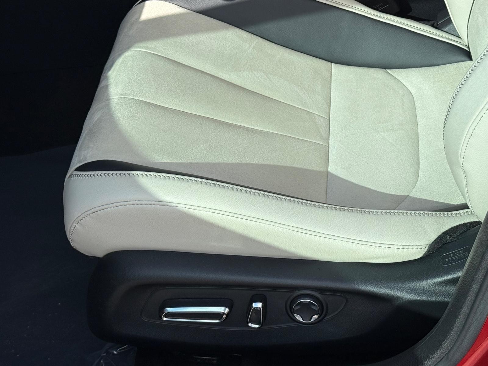 Acura Integra Vehicle Full-screen Gallery Image 23