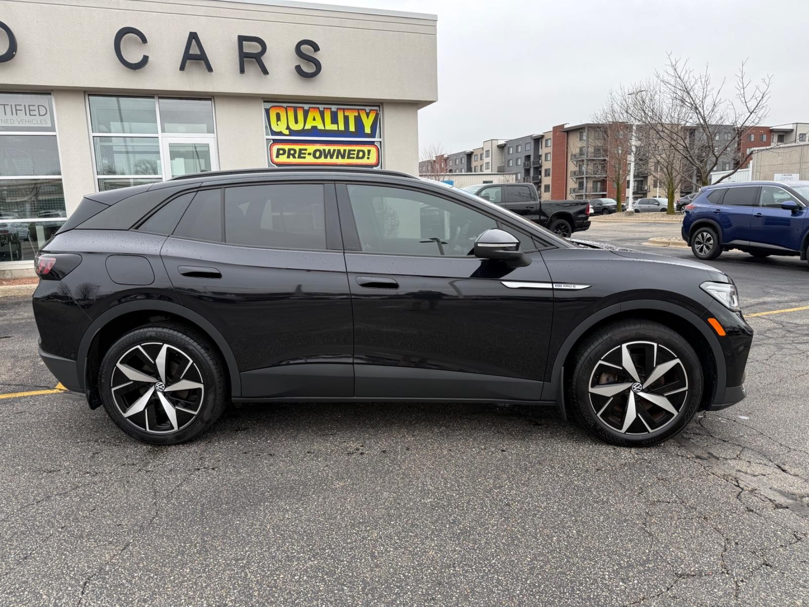 Volkswagen ID.4 Vehicle Image 02