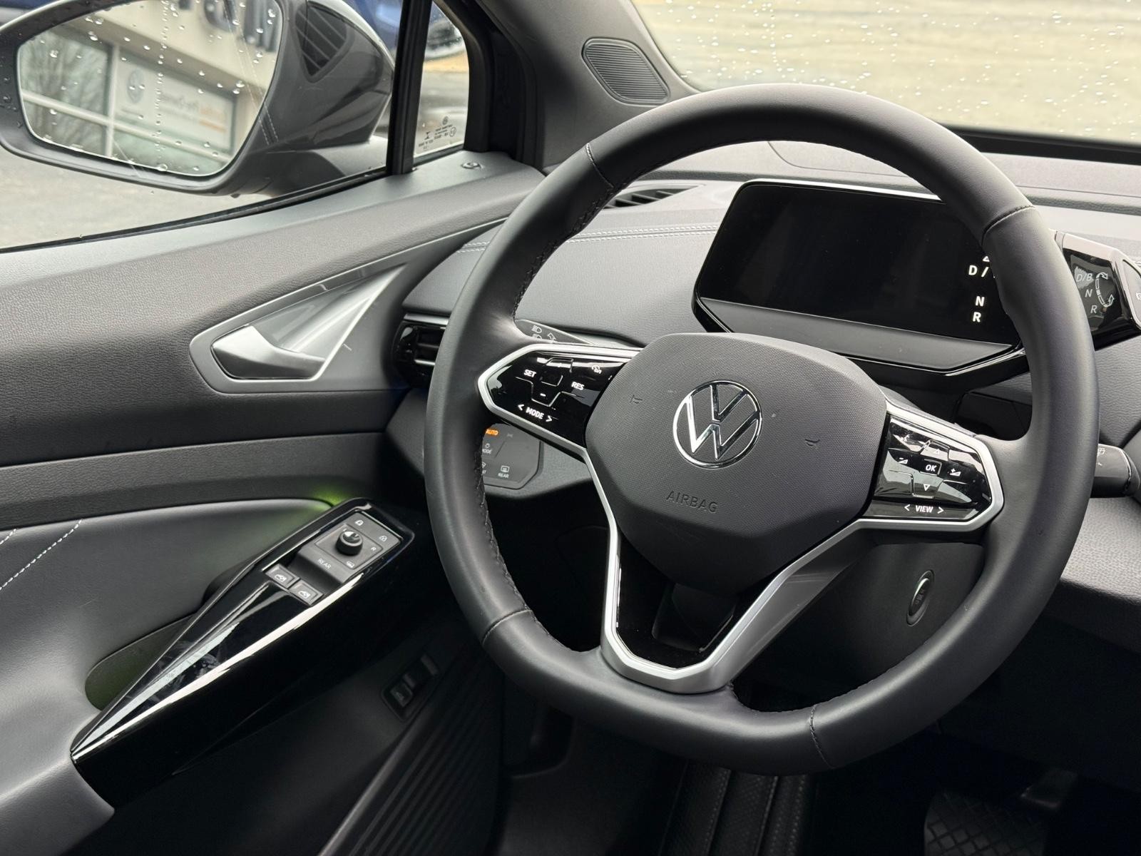 Volkswagen ID.4 Vehicle Image 13