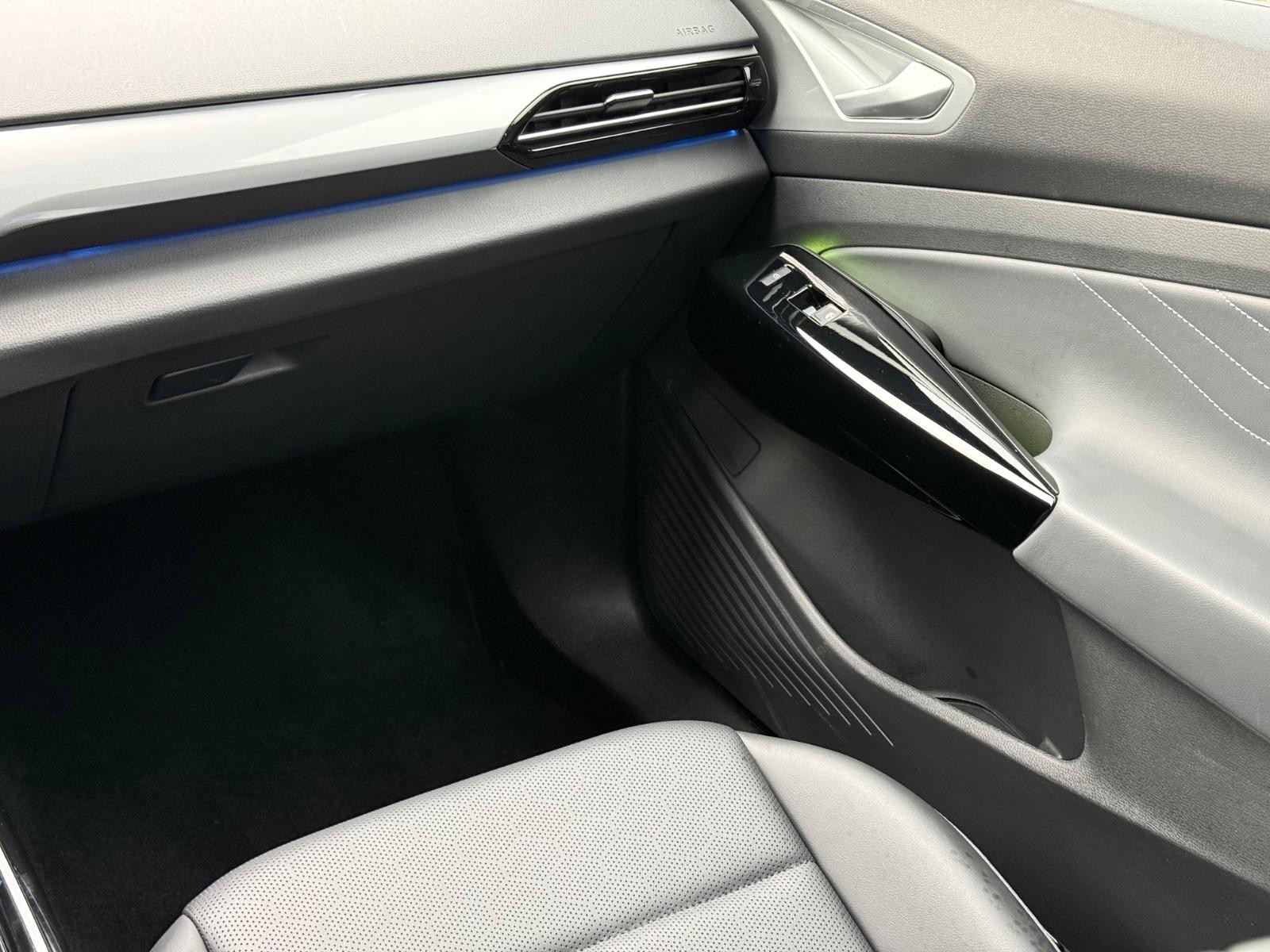 Volkswagen ID.4 Vehicle Image 14