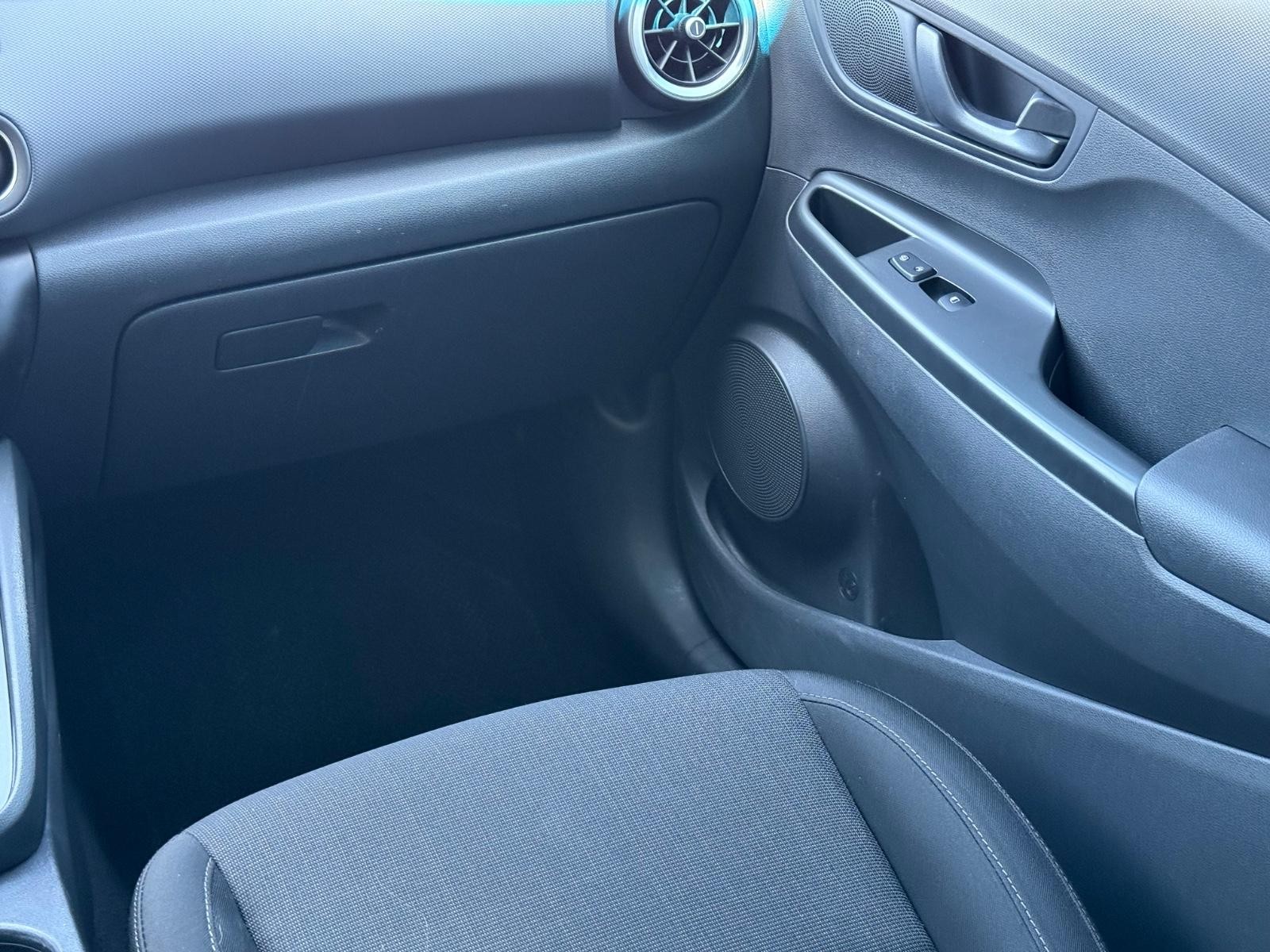 Hyundai Kona Vehicle Image 15