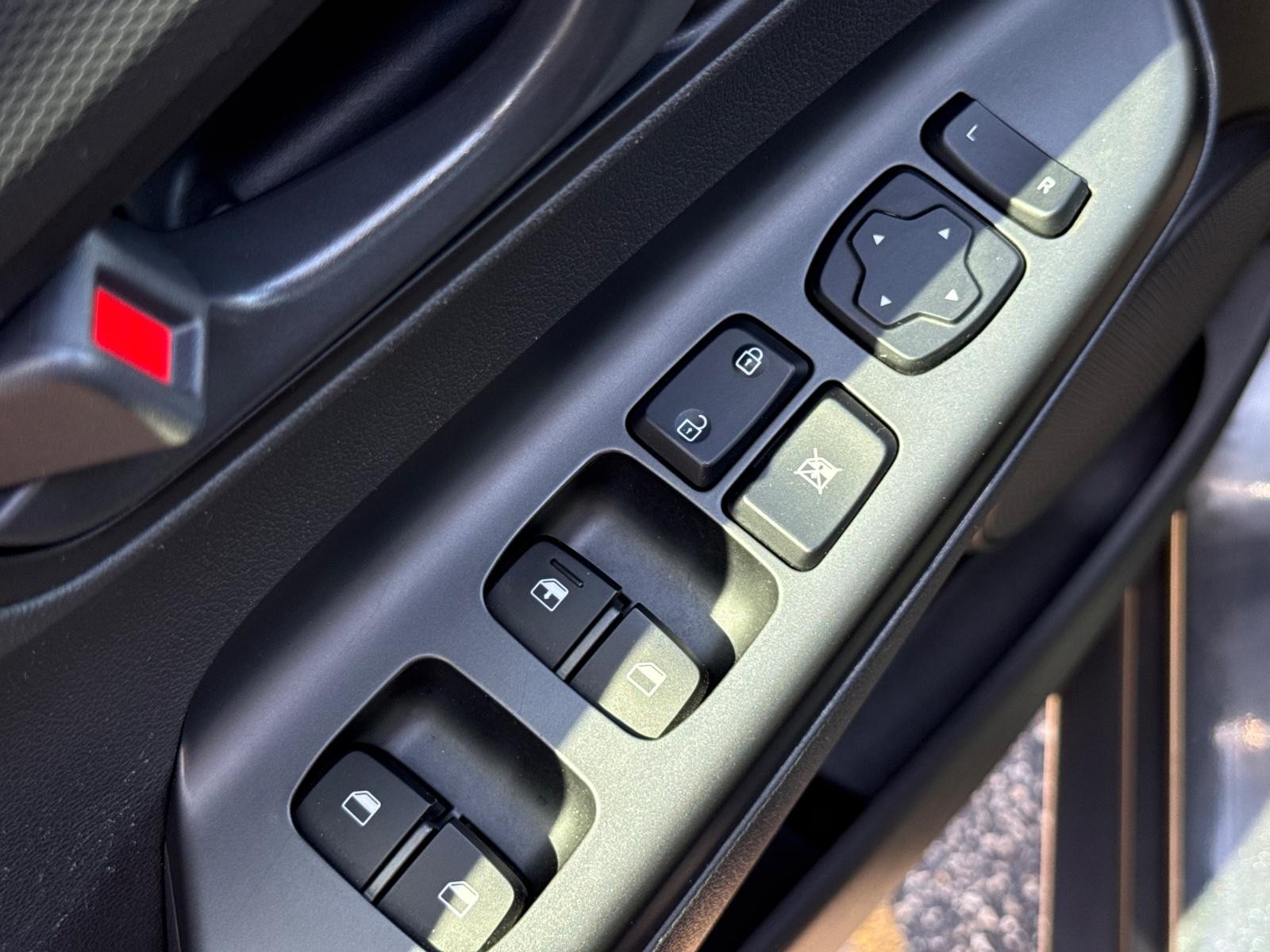 Hyundai Kona Vehicle Image 21