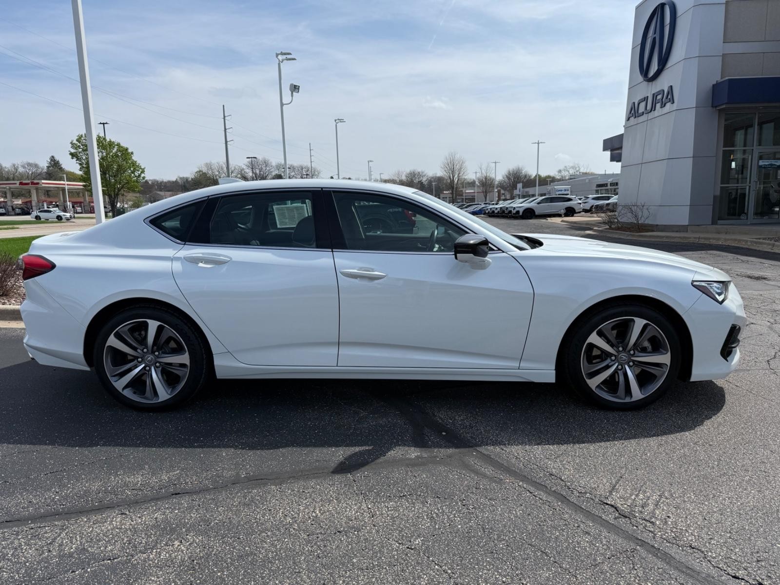 Acura TLX Vehicle Full-screen Gallery Image 02