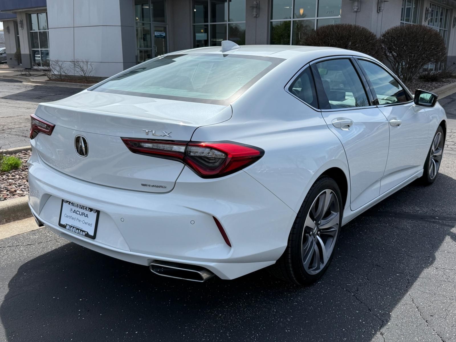 Acura TLX Vehicle Full-screen Gallery Image 03