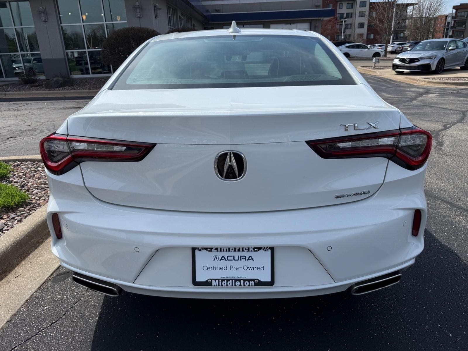 Acura TLX Vehicle Full-screen Gallery Image 04