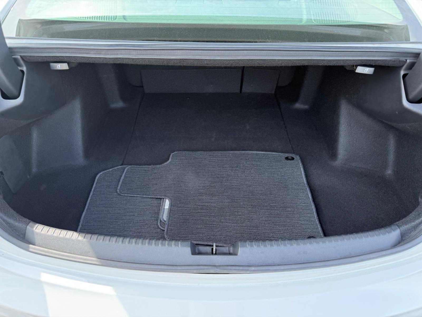 Acura TLX Vehicle Full-screen Gallery Image 05