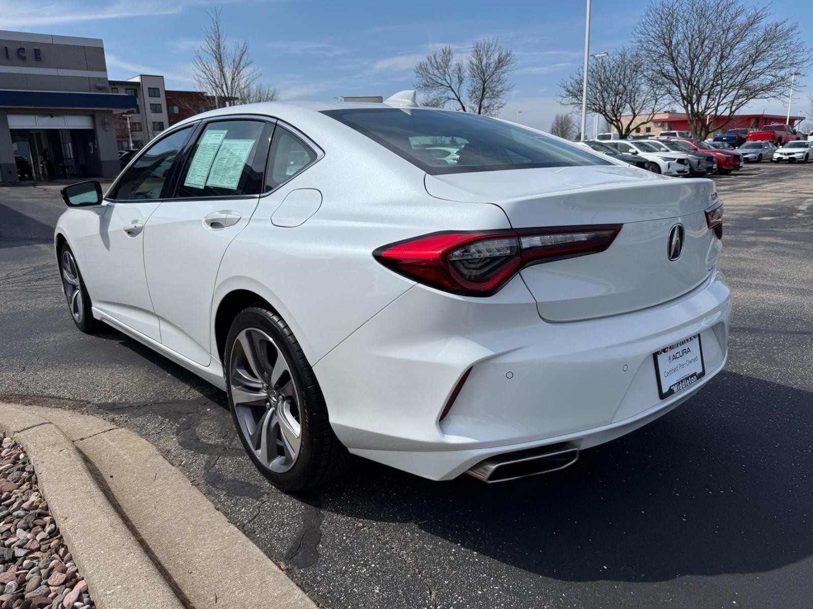 Acura TLX Vehicle Full-screen Gallery Image 06