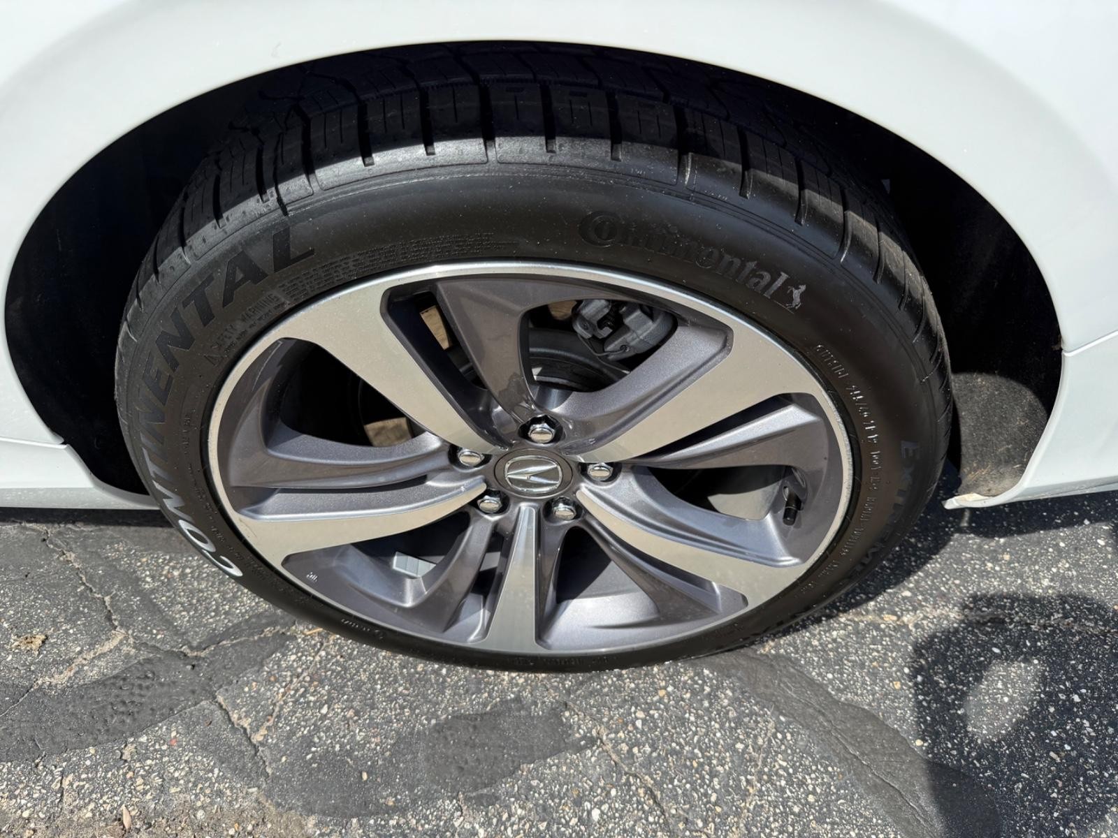 Acura TLX Vehicle Full-screen Gallery Image 07