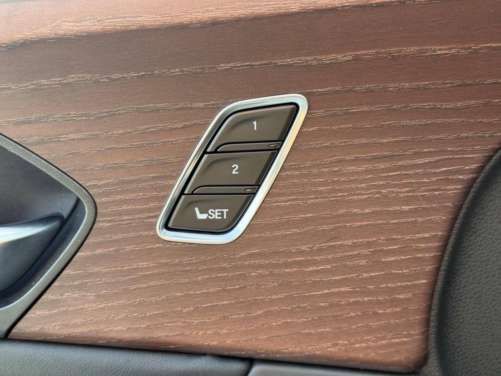 Acura TLX Vehicle Full-screen Gallery Image 15