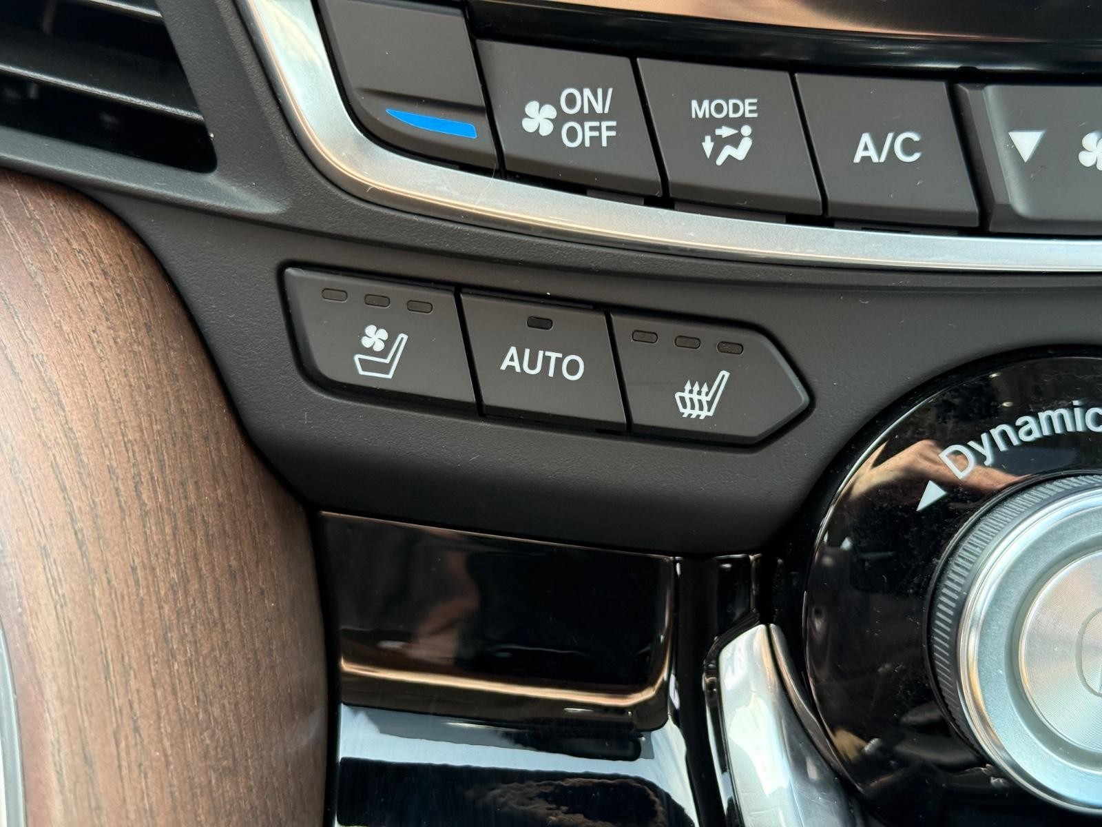 Acura TLX Vehicle Full-screen Gallery Image 20