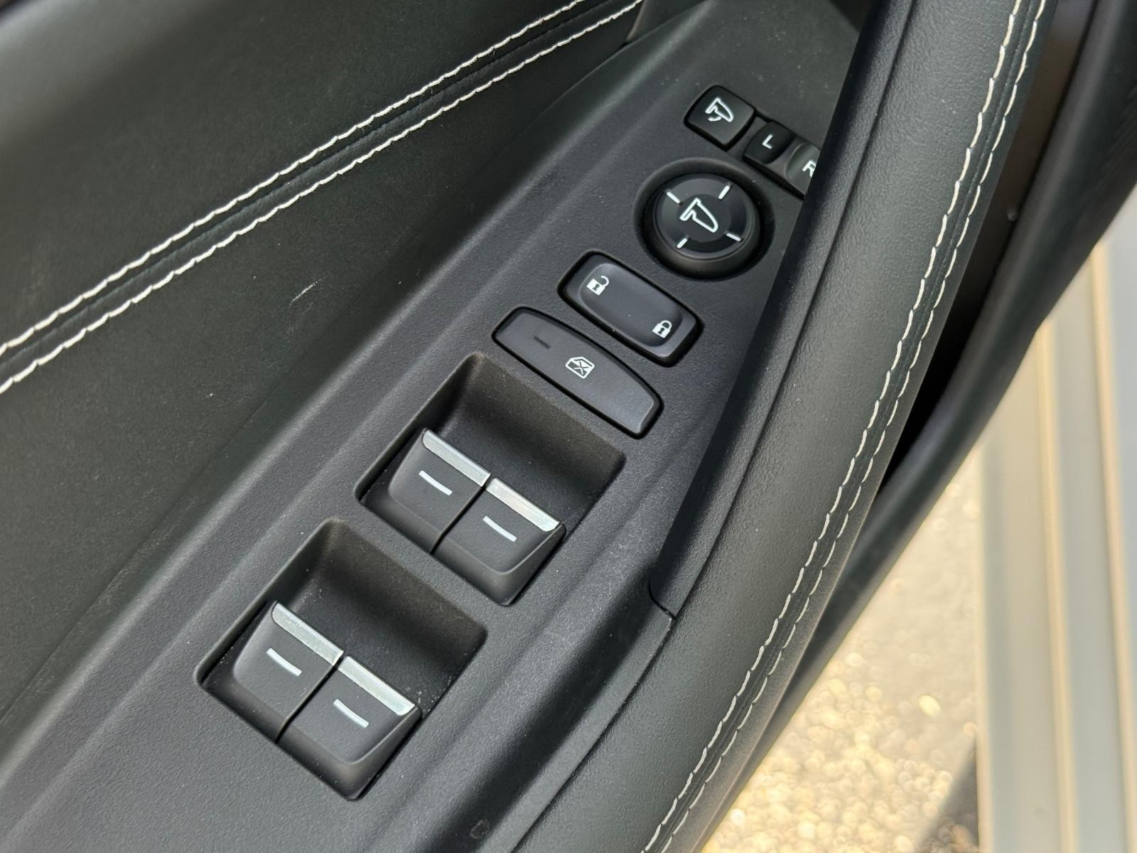 Acura TLX Vehicle Full-screen Gallery Image 21