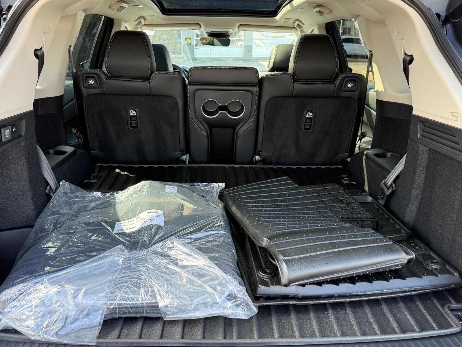 Acura MDX Vehicle Full-screen Gallery Image 05