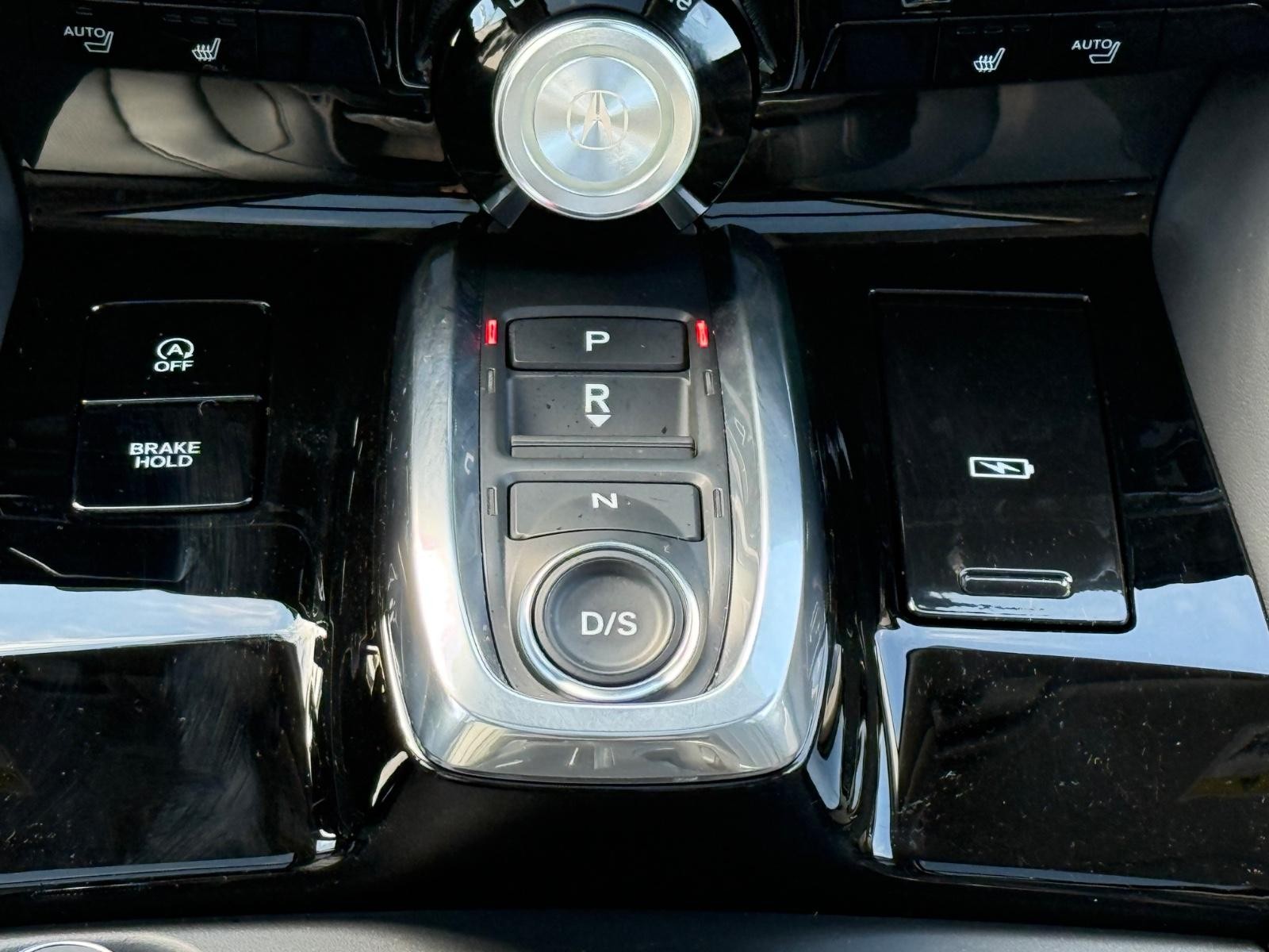 Acura MDX Vehicle Full-screen Gallery Image 13