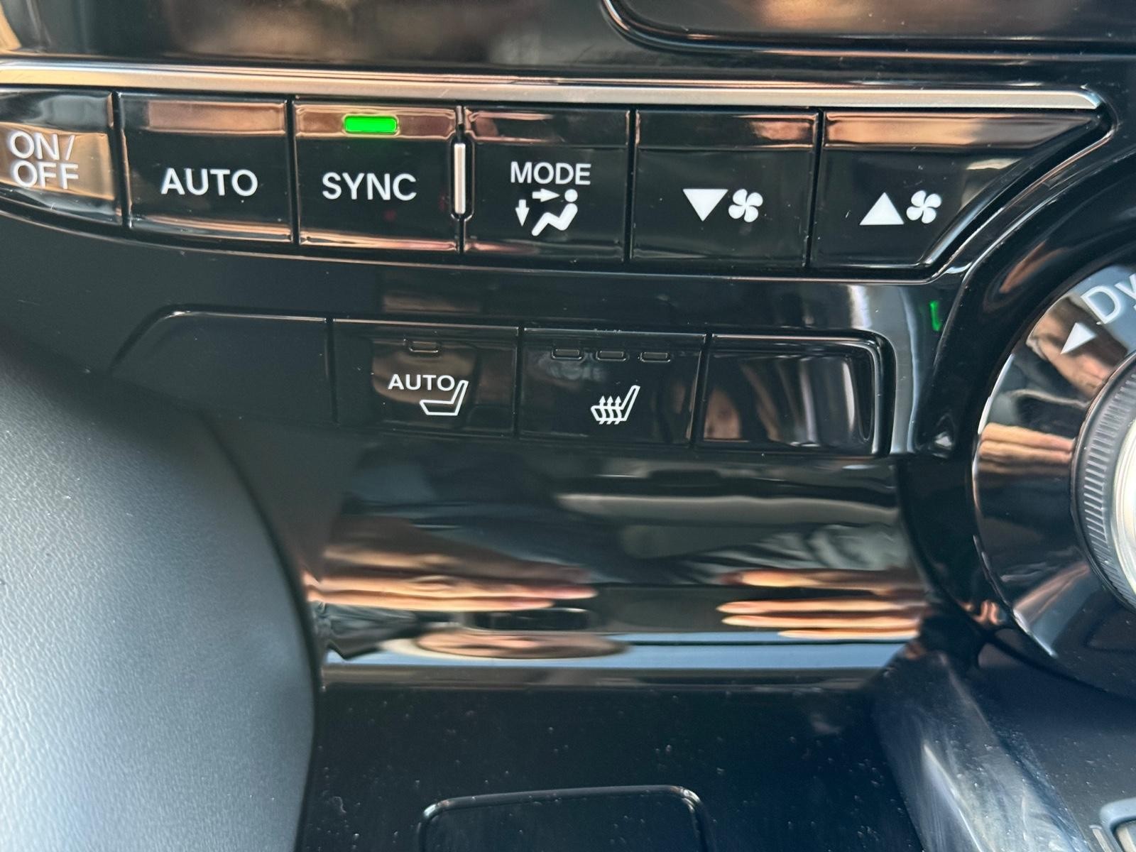 Acura MDX Vehicle Full-screen Gallery Image 21