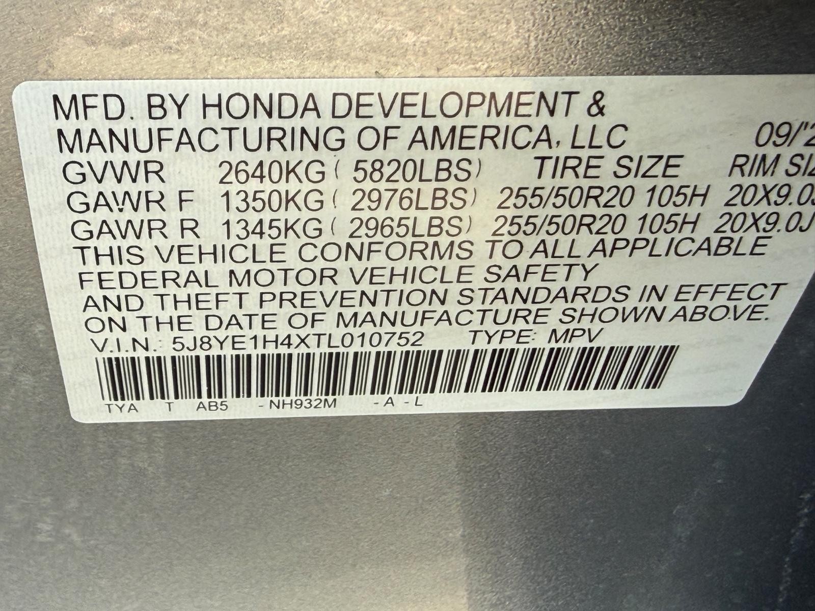 Acura MDX Vehicle Full-screen Gallery Image 24