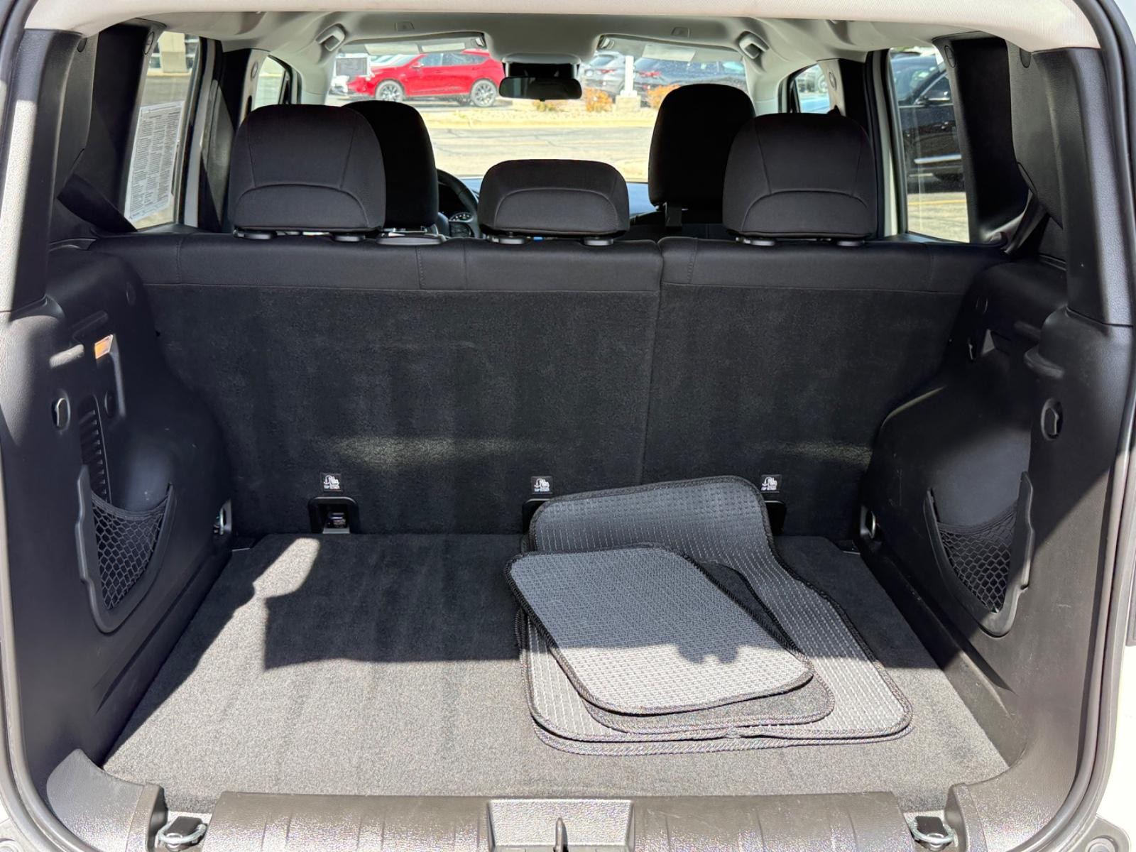 Jeep Renegade Vehicle Image 05