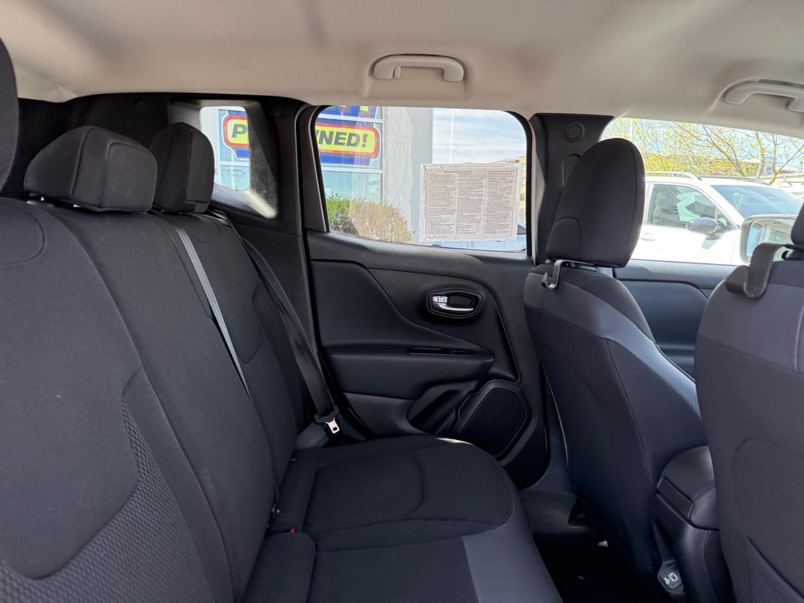 Jeep Renegade Vehicle Image 10