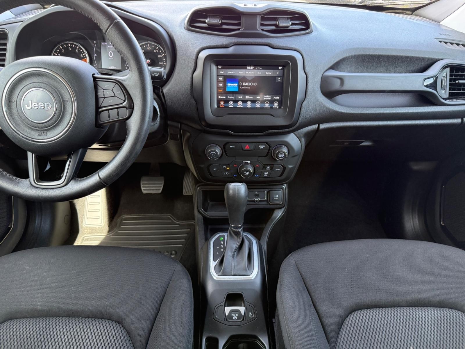 Jeep Renegade Vehicle Image 11